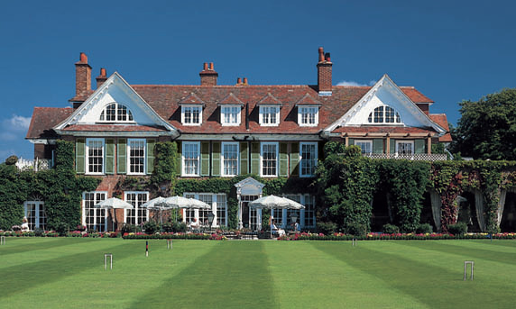 Chauffeur driven Mercedes to the Chewton Glen in the New Forest